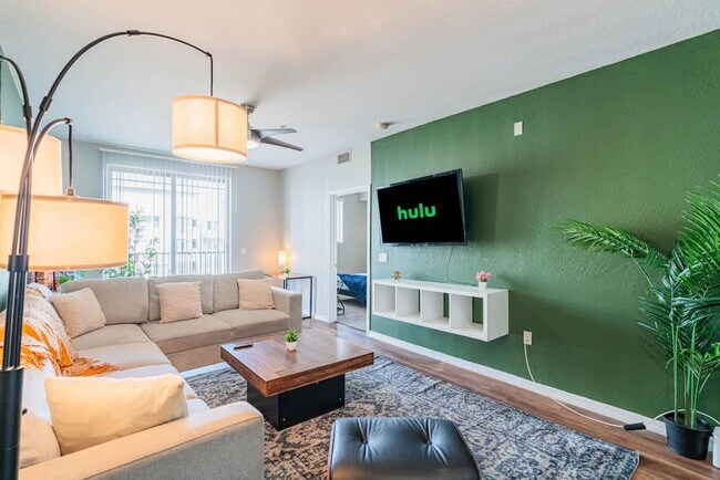 Foto del edificio - 1275 E University Dr