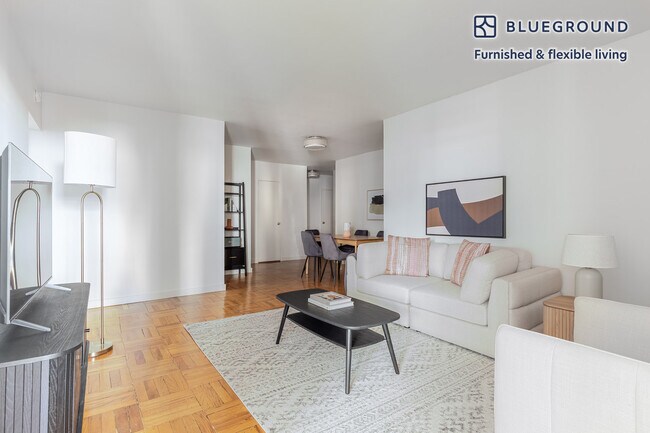 Foto del edificio - 300 E 46th St