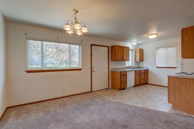 Foto del edificio - 1245-1431 NW Falls Creek Lp