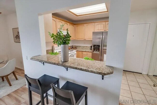 Foto del edificio - CHARMING 2BD/1BA GOLDEN HILL CONDO! ONLY $2,495/mo