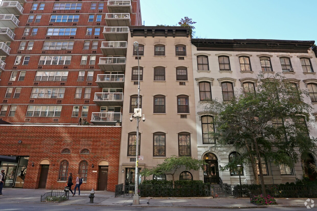 Building Photo - 426 W 23rd St