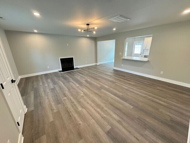 Foto del edificio - Fully Updated 4 Bedroom Home in Raleigh