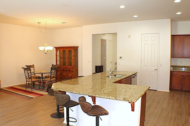 Foto del edificio - Welcome to Resort-Style Living at Four Sea...