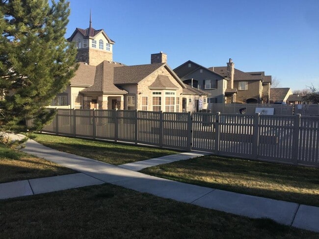 Building Photo - 1449 W 110 N