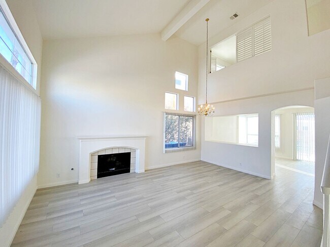 Building Photo - REMODELED 3 BEDROOM HOME IN GREEN VALLEY