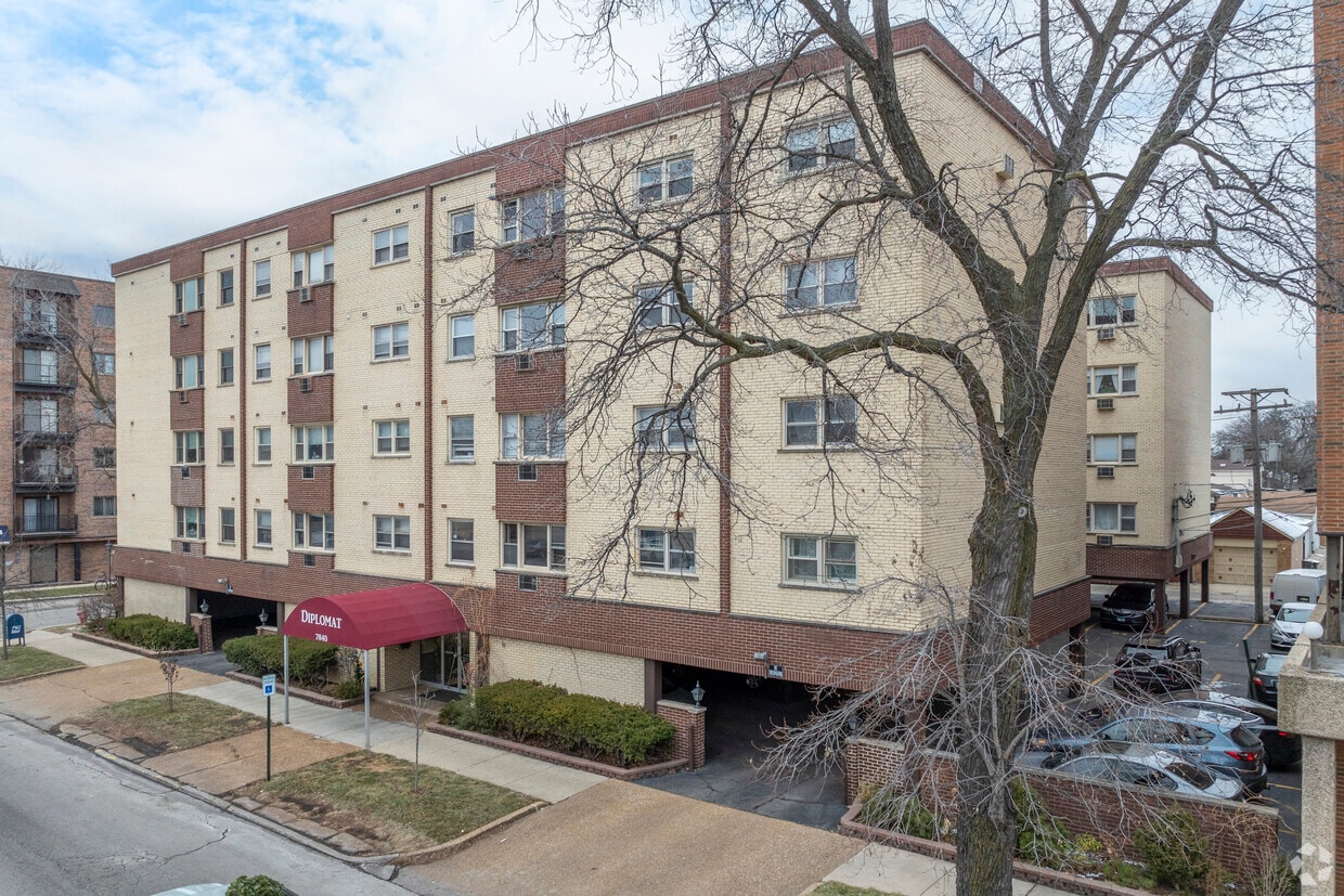 Primary Photo - Thatcher Woods Apartments