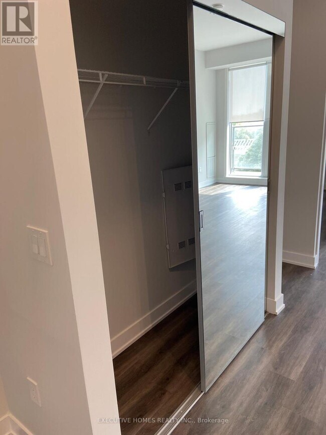 Photo du bâtiment - 4130 Parkside Village Dr