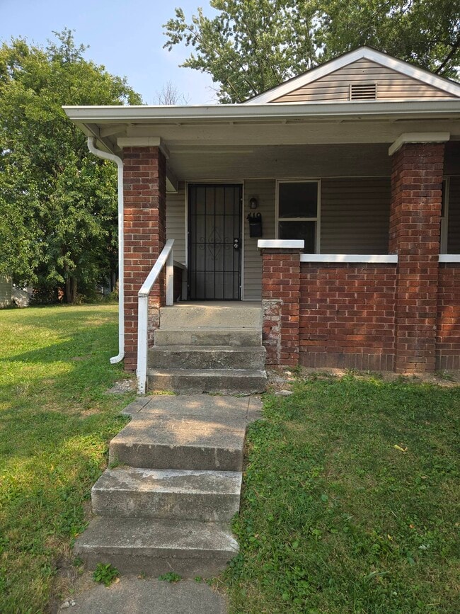 Building Photo - 419 N Beville Ave