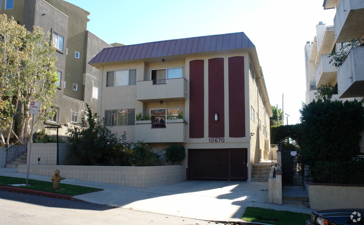 Building Photo - 10670 Wilkins Ave