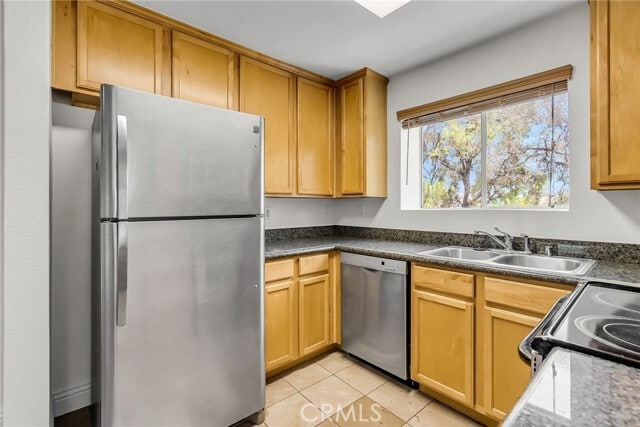 Building Photo - 2275 Del Mar Way