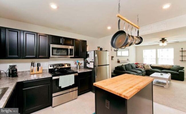 Building Photo - 291 Sage Cir