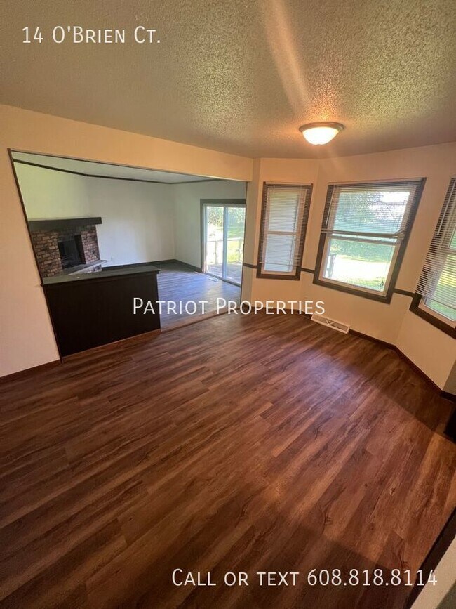 Building Photo - 3 bed/1.5 bath Duplex in Madison, WI