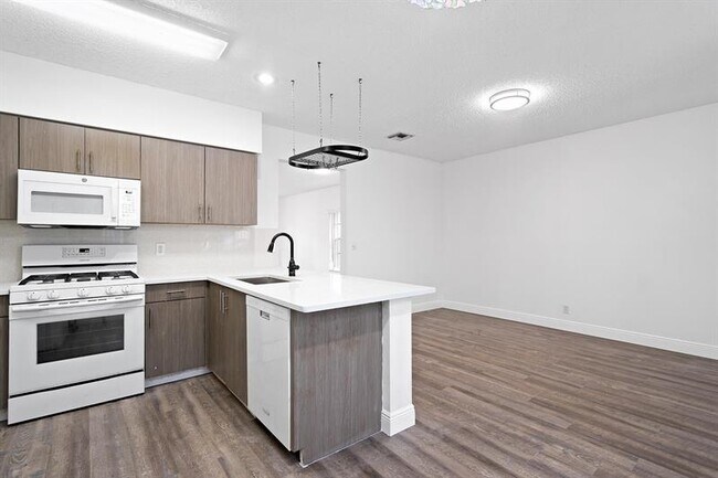 Foto del edificio - 11001 Palm Ridge Ln