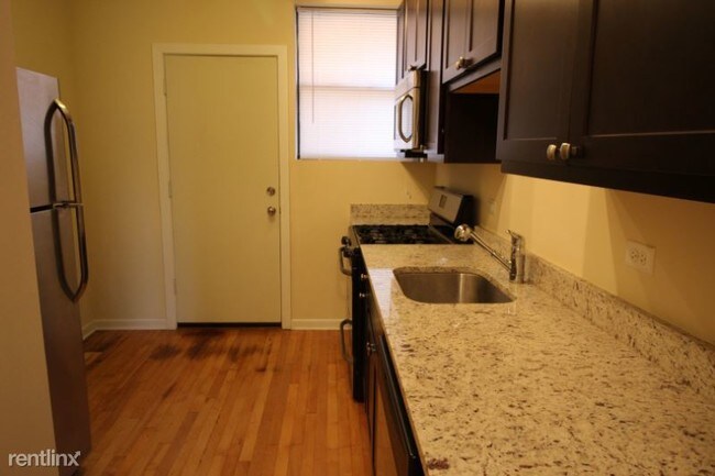 Foto del edificio - 3121 W Lawrence Ave