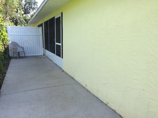 Foto del edificio - 3321 India Palm Dr