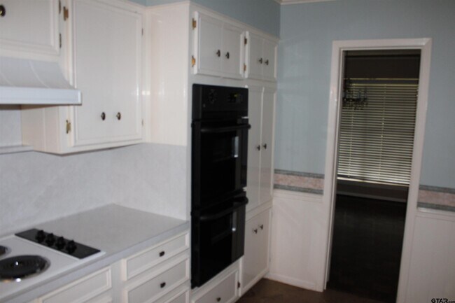 Foto del edificio - 713 Meadow Creek Dr