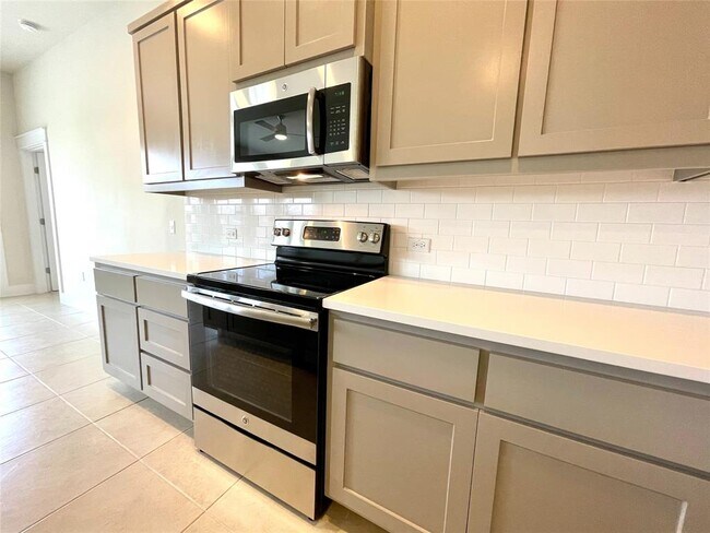 Foto del edificio - 13001 Hymeadow Dr