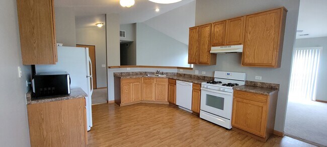 Building Photo - 24125 Walnut Cir