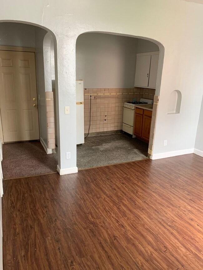 Foto del edificio - Large one room efficiency with large kitchen