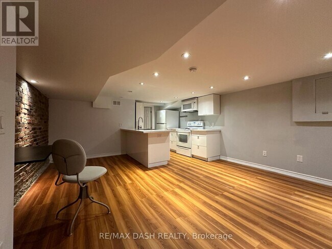 Photo du bâtiment - 11 Somerset Ave