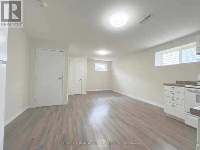 Building Photo - 44 Moir Crescent