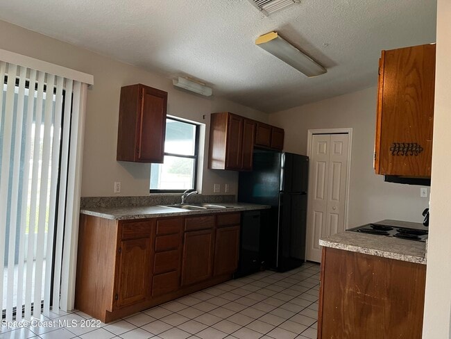 Building Photo - 111 Lura Ln