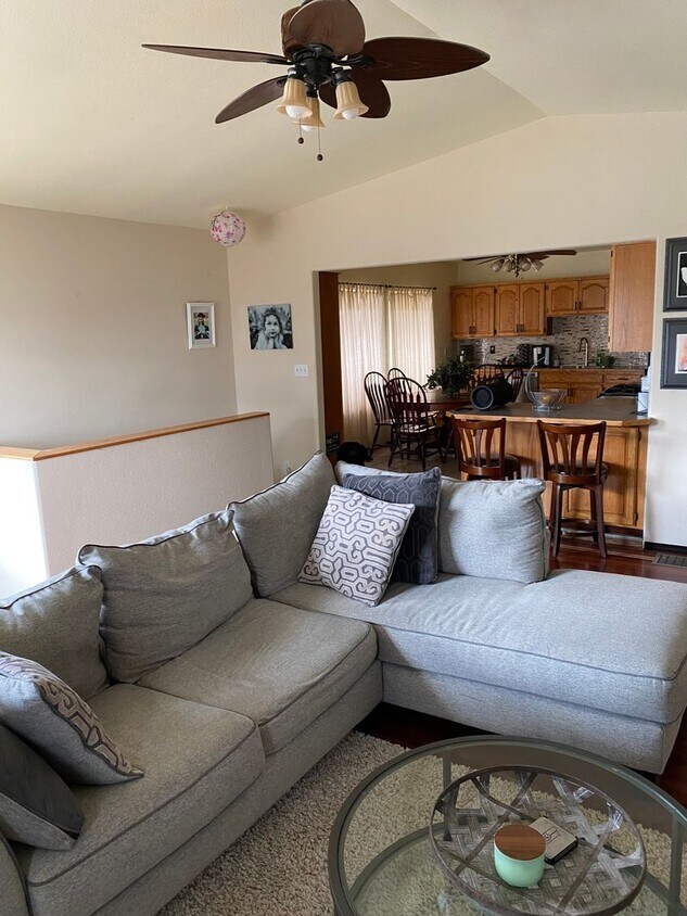 Primary Photo - Beautiful Massive Home For Rent Shadle Area