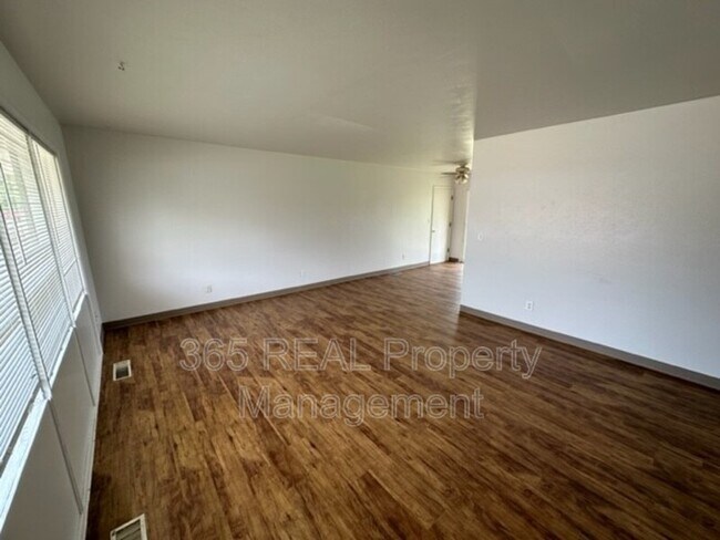 Foto del edificio - 2446 25th Ave