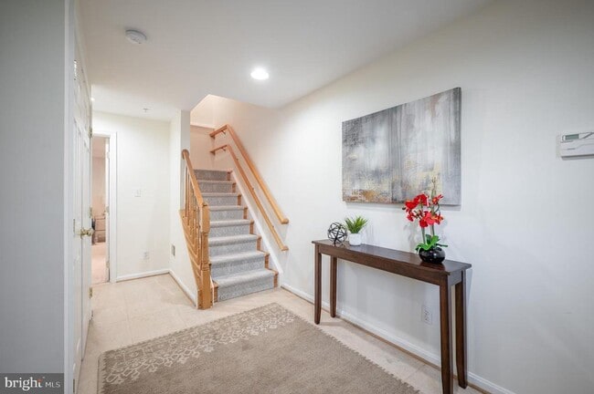 Building Photo - 122 Sanborn Pl