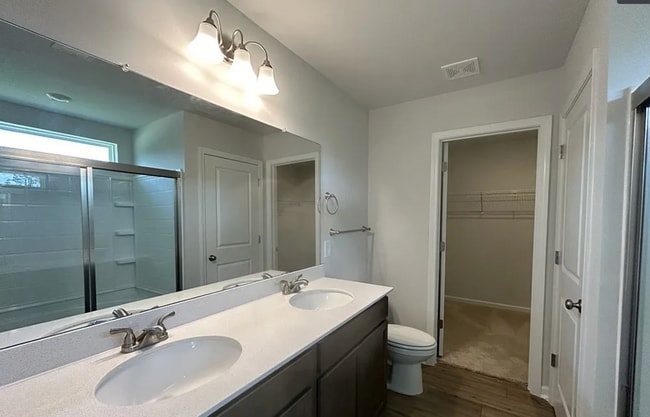 Building Photo - 131 Freesia Dr