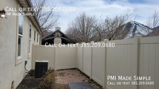 Building Photo - 3042 E Somerset Dr