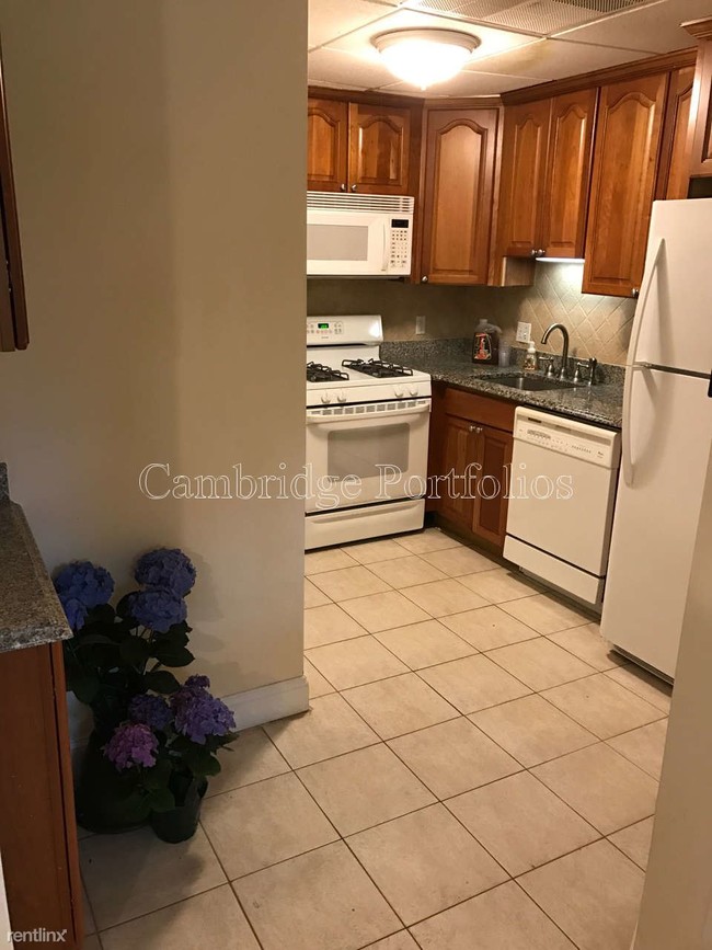 Foto del edificio - 320 Waltham St