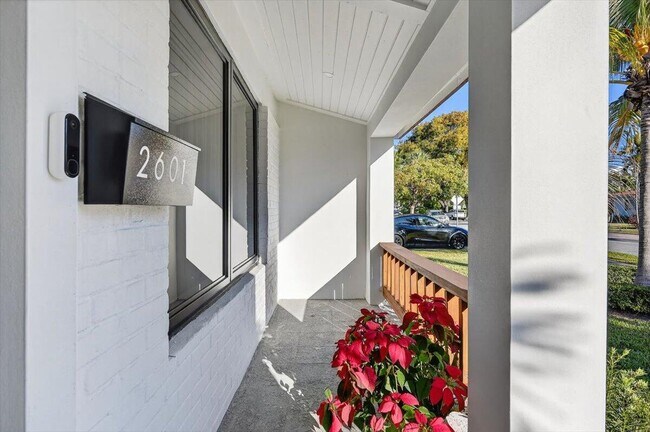 Building Photo - 2601 SW 26th Ln