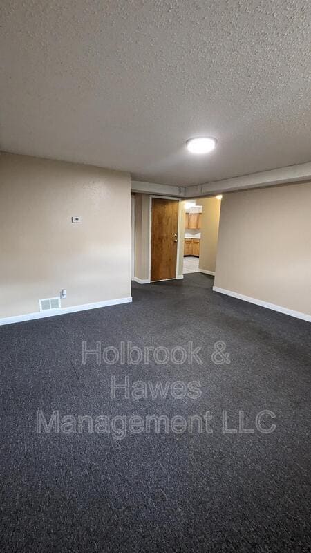 Building Photo - 400 Alpert Ave