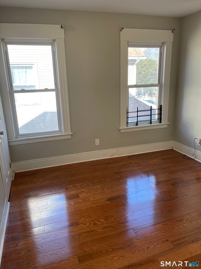 Foto del edificio - 1199 Iranistan Ave