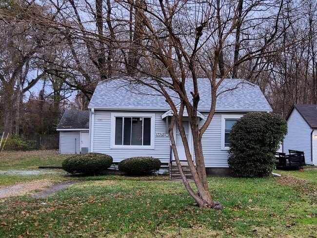 Building Photo - Cozy East Hazel Crest Home