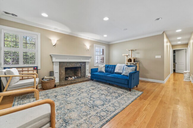 Foto del edificio - 641 Silver Rock Ln