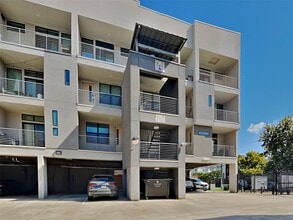 Building Photo - 2401 Crawford St