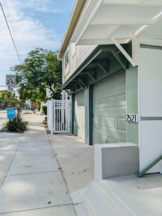 Foto del edificio - 1 Bedroom Beach Cottage in Coveted Corona Del Mar!