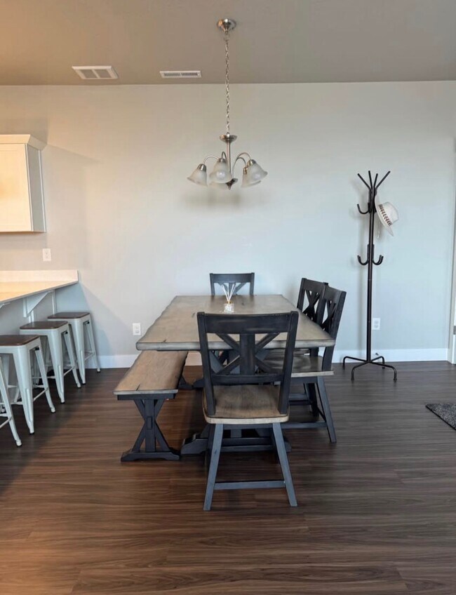 Foto del edificio - 881 N Coulsen Dr