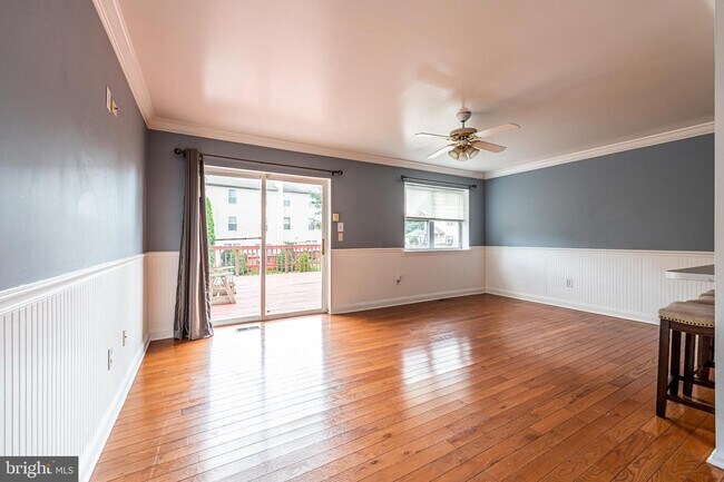 Building Photo - 222 Parkview Dr