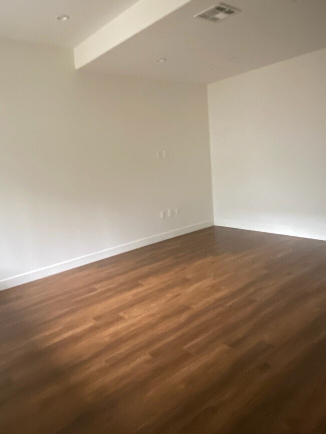 Foto del edificio - 5425 Denny Ave