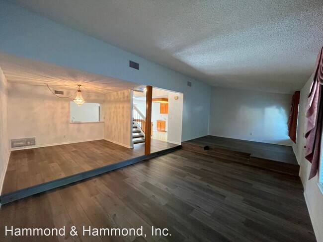 Building Photo - 4 br, 2.5 bath House - 10214 Larwin Ave. #5
