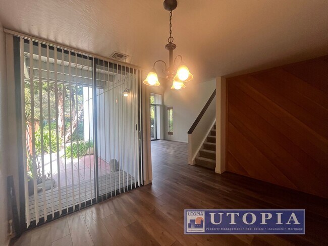 Foto del edificio - RENT SPECIAL: 50% off 1st months rent if the lease is signed by January 1st! Bright Natural Light...