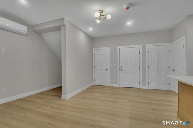 Building Photo - 1347 New Haven Rd