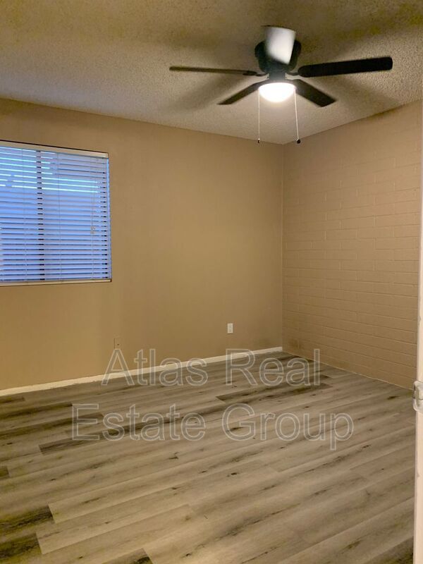 Building Photo - 4021 E Desert Cactus St