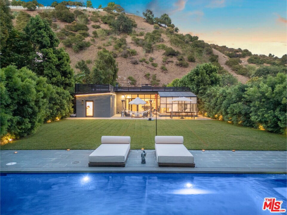 Primary Photo - 1833 Franklin Canyon Dr