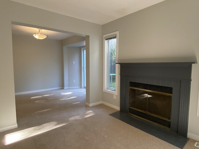 Building Photo - 163 Bridlewood Dr