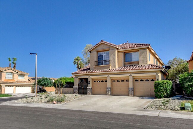 Building Photo - Gorgeous 5 bed/3 Bath Summerlin Home with Pool!