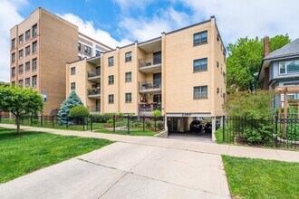Building Photo - 1304 W Lunt Ave